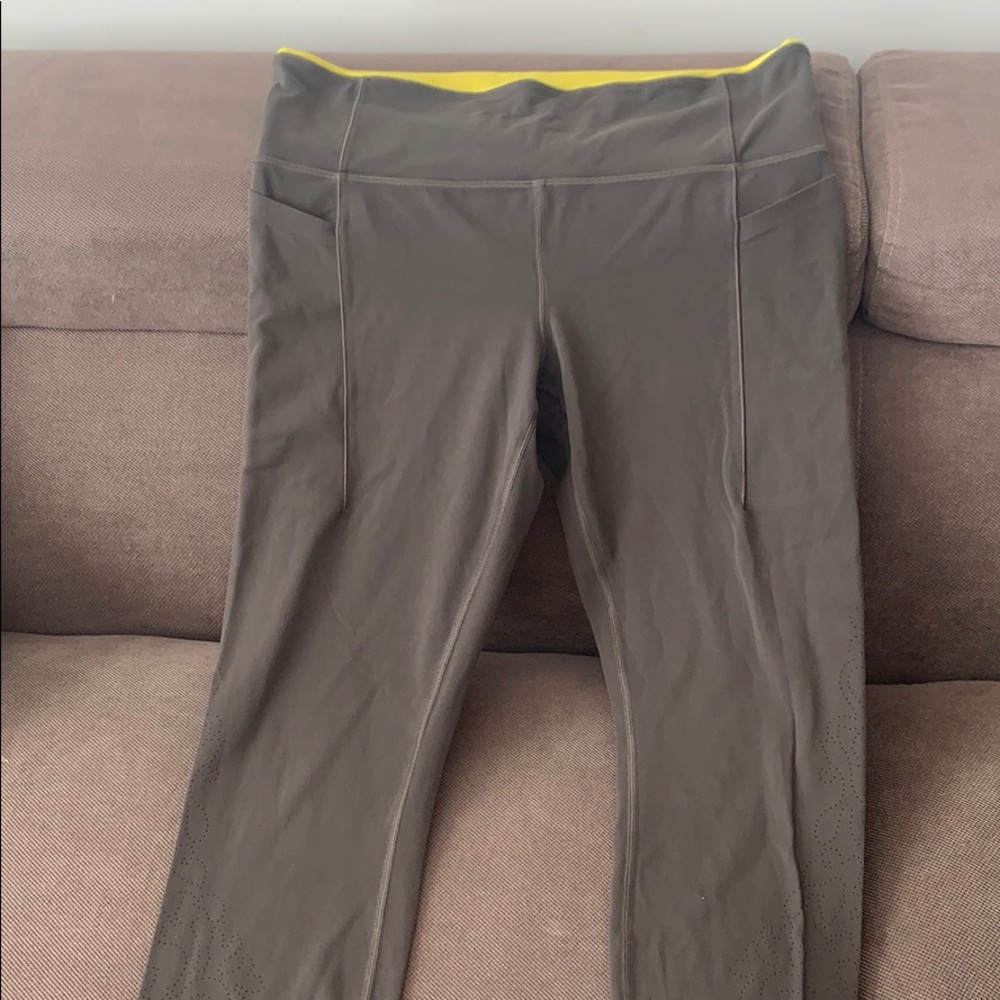 Athleta salutation leggings